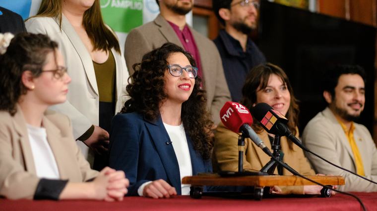 Yeomans llama a “formar un muro de resistencia frente a la restauración conservadora” del gobierno de Kast