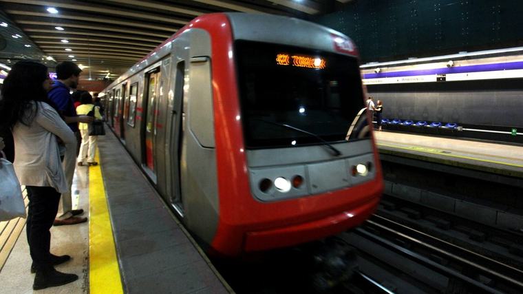 Metro de Santiago anuncia modificación en Ruta Expresa de Línea 4 hoy viernes: así funciona la red