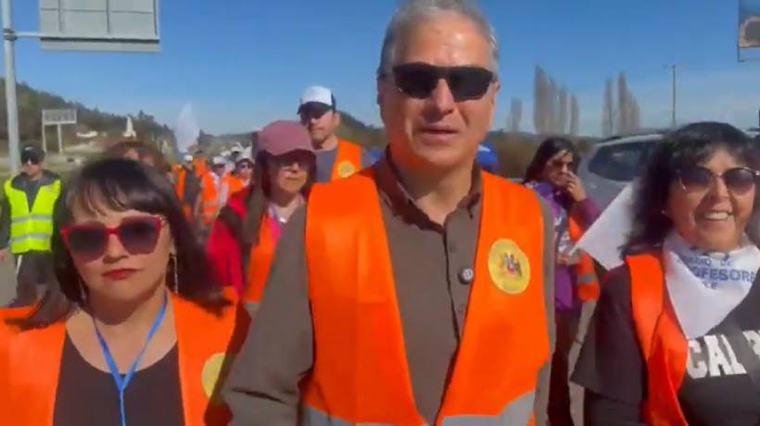 Gremios de la Educación denuncian robo de equipos en medio de marcha hacia el Congreso