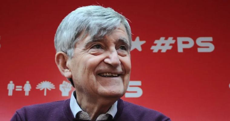 La vida de Camilo Escalona: de militante a presidente del Senado