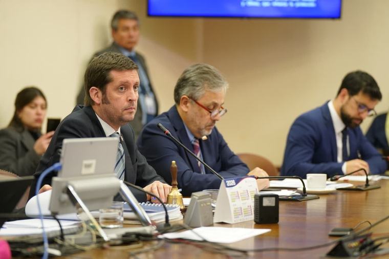 Comisión de Familia inicia votación en particular del proyecto de responsabilidad parental y aprueba primer artículo