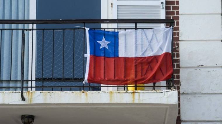 Tradición en Fiestas Patrias: ¿Cuál es la multa para quienes no instalen la bandera en su casa o edificio?