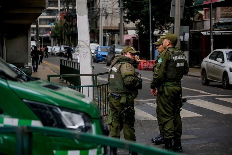 Joven de 20 años muere tras ser apuñalado en la vía pública en Estación Central