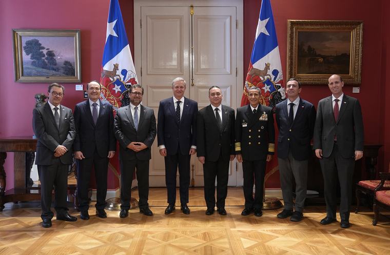 Gobierno recibe a autoridades de El Salvador en La Moneda: Arrau también les hizo recorrido en cárceles de Santiago