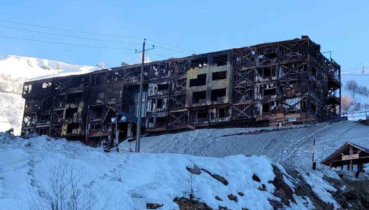 Incendio destruye casi todo Hotel Nevados de Chillán