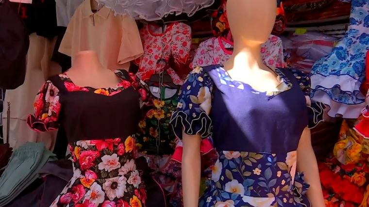 Se tiñó de blanco, rojo y azul: Barrio Meiggs recibe a cientos de compradores en la previa de Fiestas Patrias