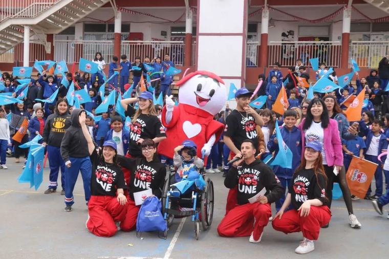 Iaán Calderón, embajador de la Teletón 2026, celebró sus 12 años rodeado de sus compañeros