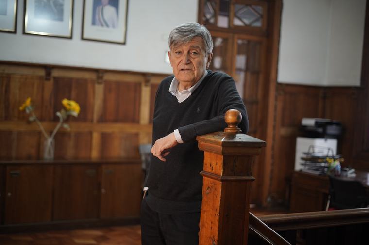 Camilo Escalona es trasladado a la sede del PS y este sábado será velado en el Senado