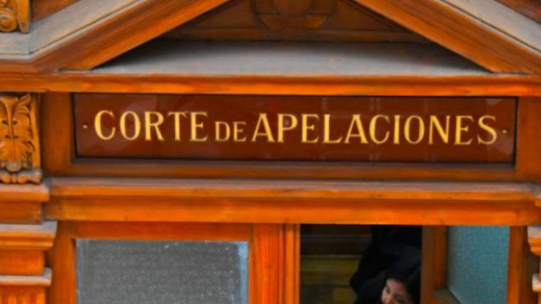 Pidió reagendar pasajes para 4 personas y agencia no gestionó una solución: Deberán pagarle $2,7 millones