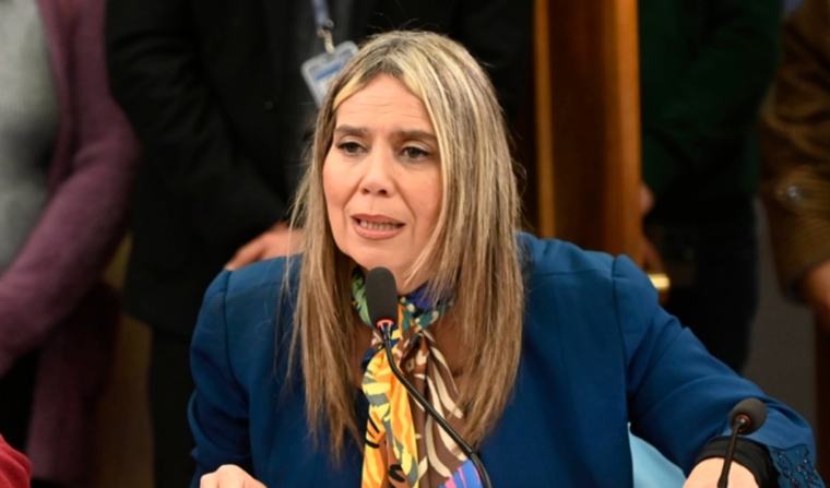 🏛️ POLÍTICA 04-sept · 22:14 Dictamen de Contraloría complica a una alcaldesa por falta a la probidad y prescindencia política