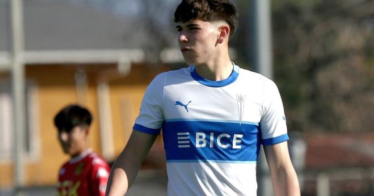 Universidad Católica Canterano de la UC se va de Chile y firma en la Serie B de Italia