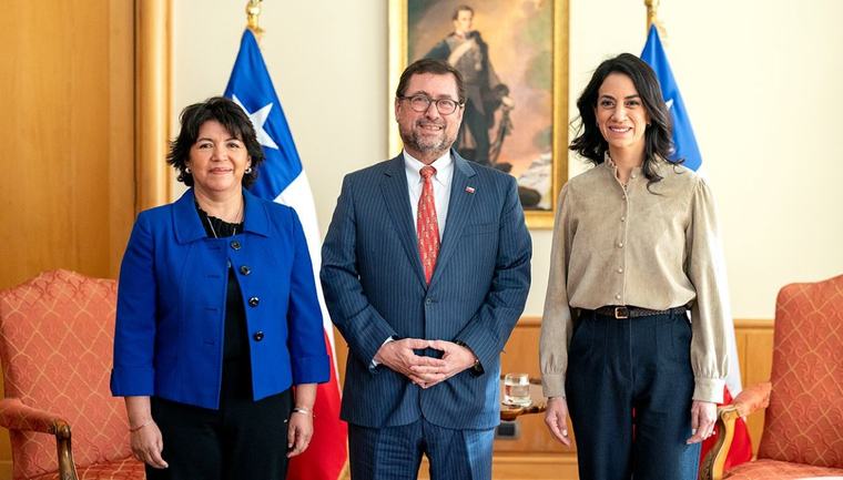 Canciller se reúne con senadoras Paulina Núñez y Yasna Provoste Lunes 7 de septiembre de 2026