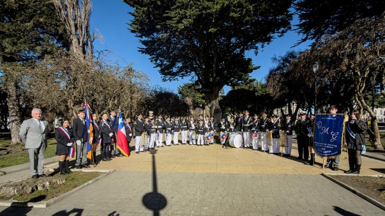 📰 GENERAL 04-sept · 15:40 El Liceo Donald Mc Intyre de Puerto Williams hizo su debut con su banda en el desfile de Punta Arenas