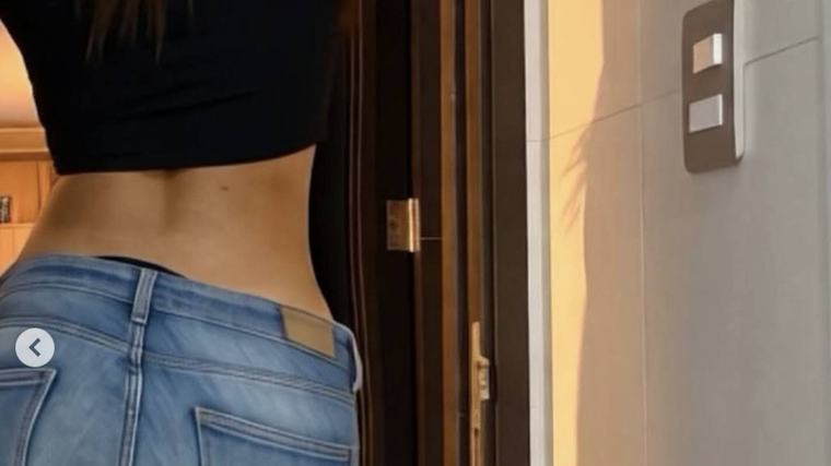 “Volví a usar estos jeans que tenía a los 13 años”: ¿Qué famosa se hizo viral por esta foto?