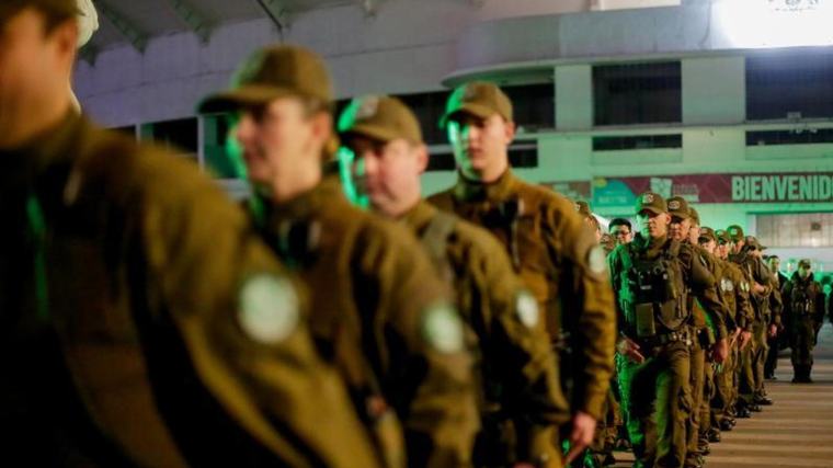 Noticias 13 Sueldos de hasta $1,8 millones: Carabineros busca personal civil para 30 puestos de trabajo