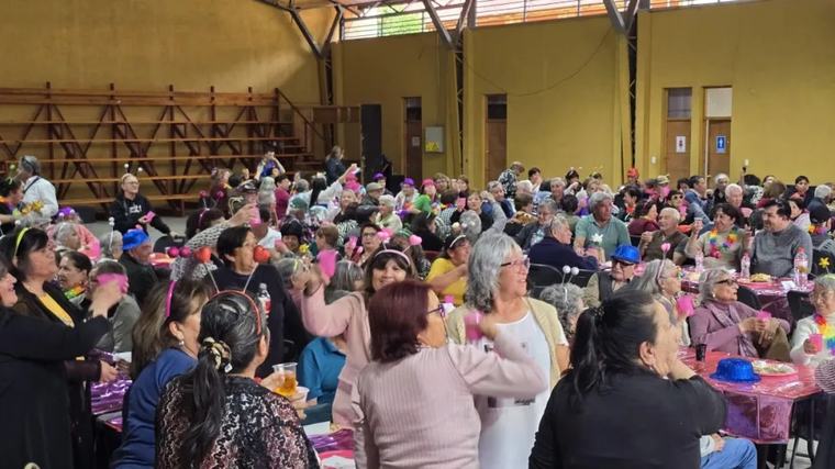 Más de 200 adultos mayores participaron en la celebración “Pasamos Agosto” en Paihuano