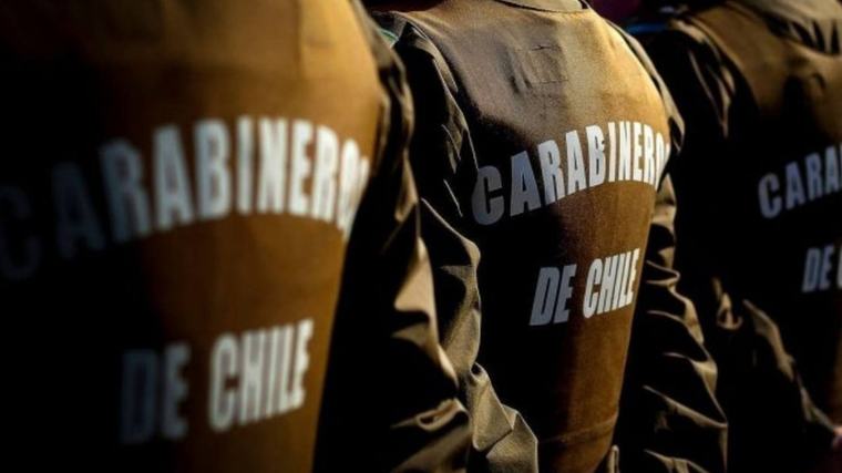 El mundo al revés: Mayor de Carabineros fue detenido tras presunto hurto en local comercial