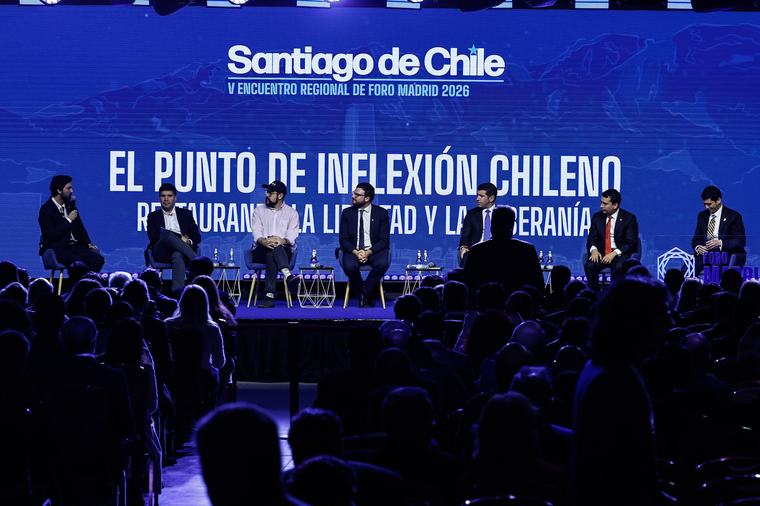 Panel integrado por diputados de republicanos y Chile Vamos embiste contra Bachelet en Foro Madrid