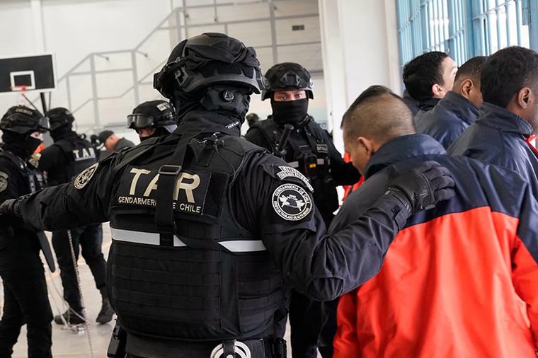 #1 · Portada Gobierno de Kast desembolsó $18,5 millones por la transmisión del traslado de prisioneros a la cárcel de Talca 21:01 · Chile