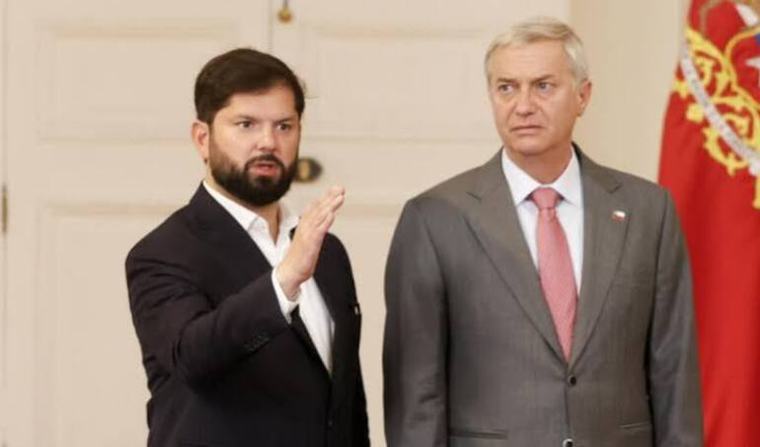 📰 GENERAL 04-sept · 22:38 Boric y Kast rinden homenaje a un histórico dirigente: "Gracias a él y su generación estamos aquí" y "Chile lo despide con respeto"