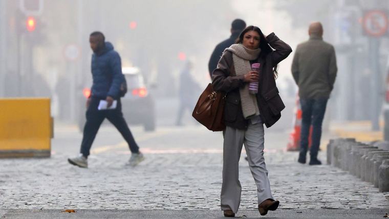 Cielos nublados y neblinas matinales en Santiago para este martes: Pronostican precipitaciones en sectores de la RM