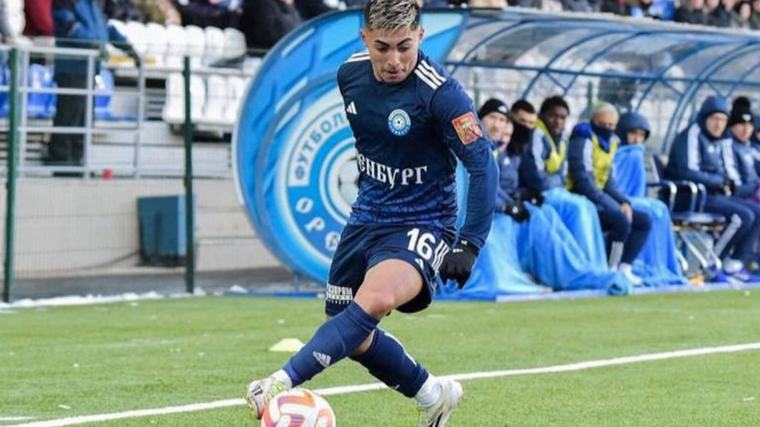 No será opción para Colo Colo: Orenburg perdonó la rebeldía de Jordhy Thompson y le renovó contrato