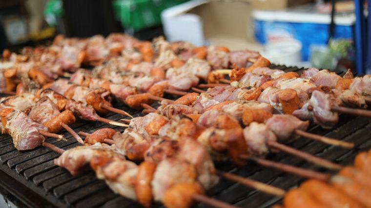 Cotizador de Fiestas Patrias: los lugares más baratos para comprar carnes, longanizas y empanadas según comuna