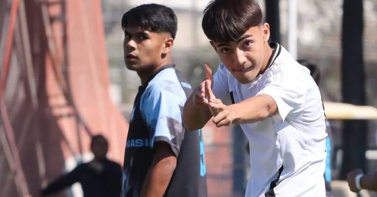 Colo-Colo Hijo de Javier Correa vuelve a lucirse con Colo-Colo y esta vez se despacha un triplete en la Sub-15