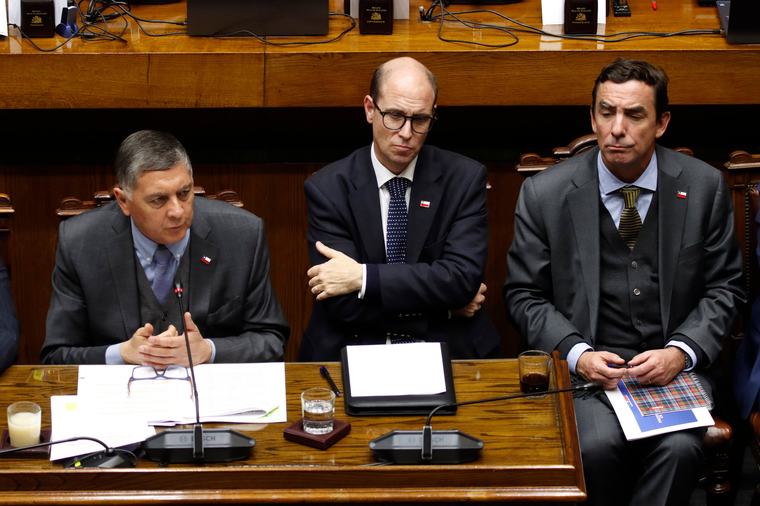 La Moneda y el Congreso presionan el acelerador en seguridad: el aumento del plazo de flagrancia podría ser el primero en despacharse de la ACOT