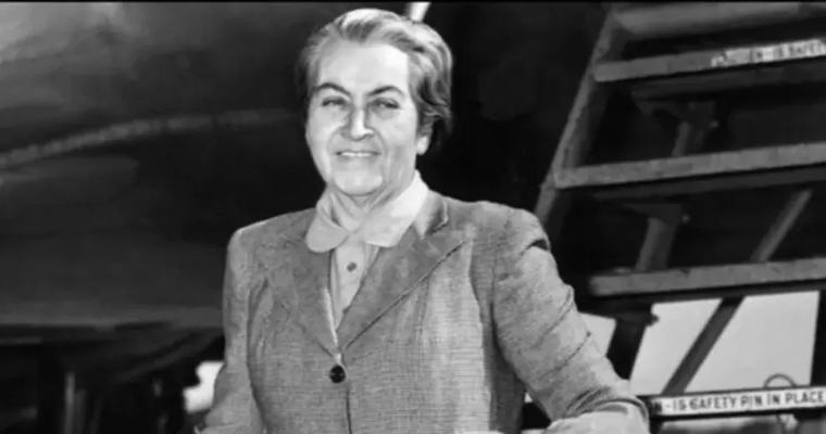 ¿Es Gabriela Mistral de derecha? Desmienten encasillamiento político