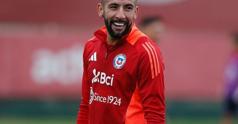 Fútbol Chileno Mauricio Isla anuncia su retiro del fútbol profesional